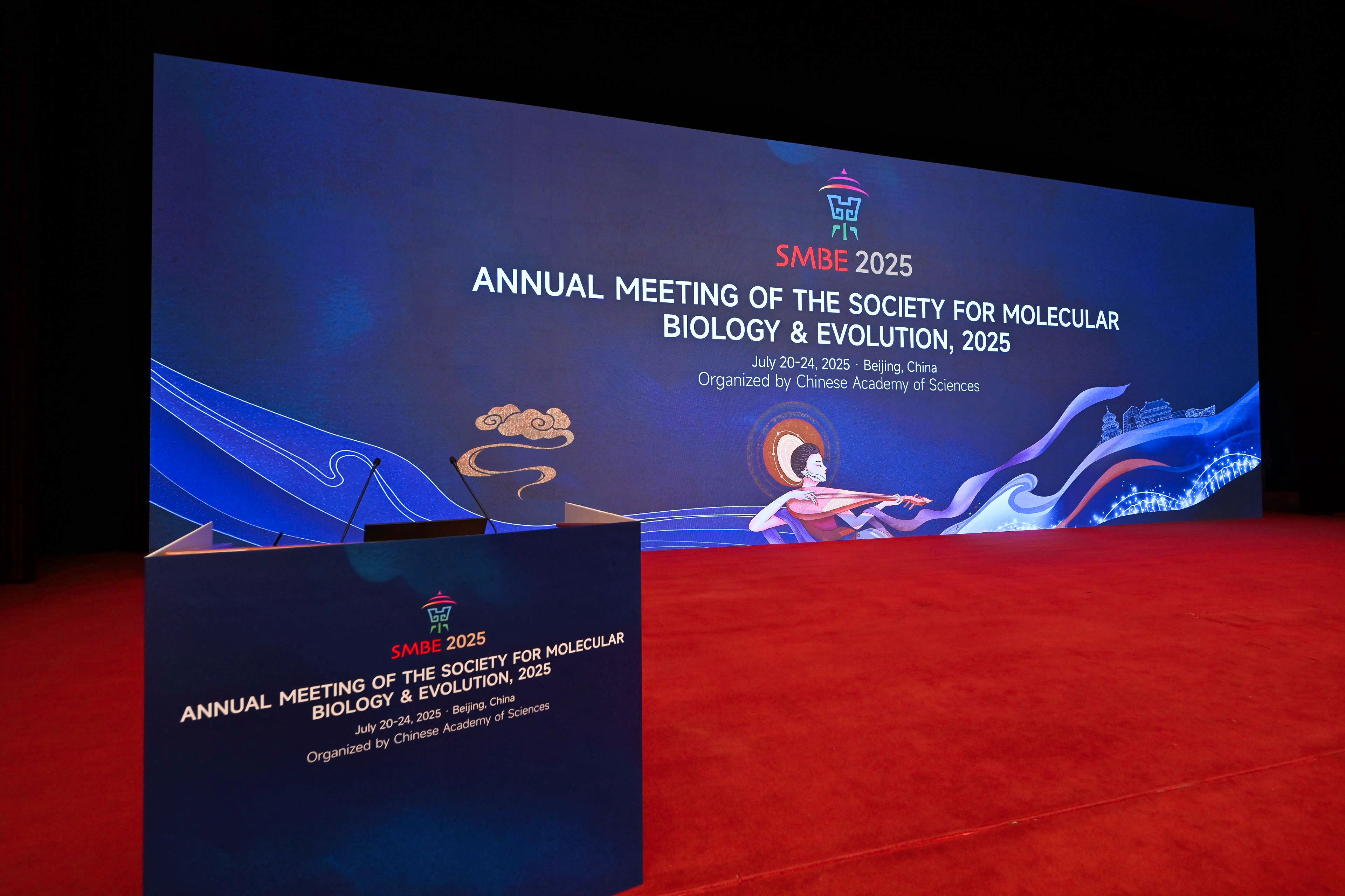 The main stage of the SMBE 2025 meeting in Beijing.